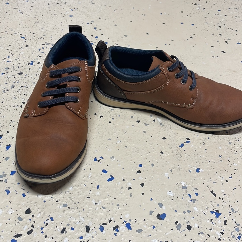 Boys size 2 dress shoes - Picture 4 of 5